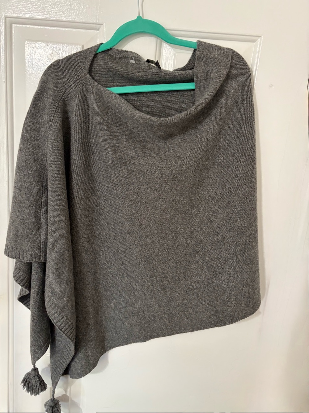 Ann Taylor with Cashmere women’s poncho